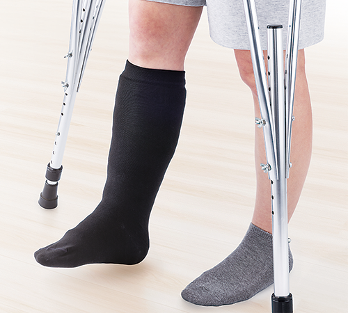 ぴたっとギプスソックス片足装着シーン