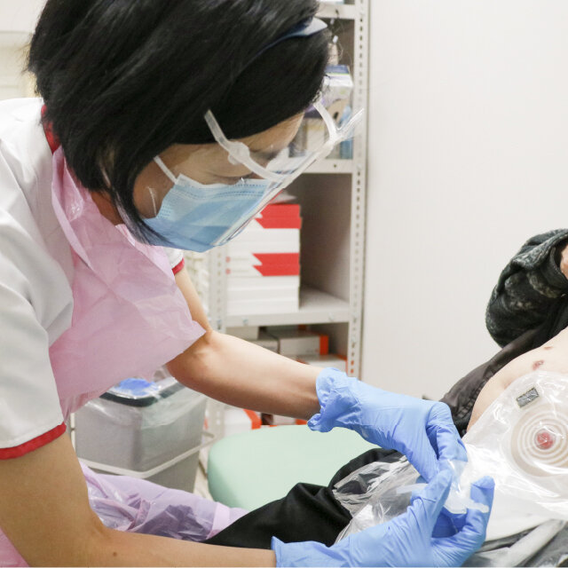 ストーマ外来受診の様子(黒木先生提供)