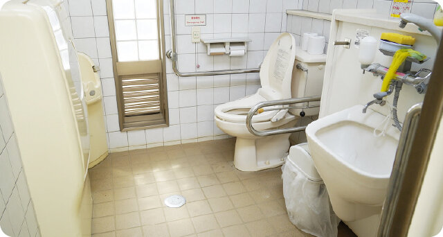 楽寿園(三島市)のオストメイト対応トイレ