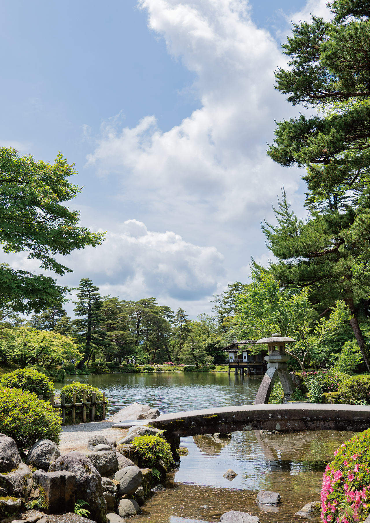 兼六園・徽軫灯籠と霞が池