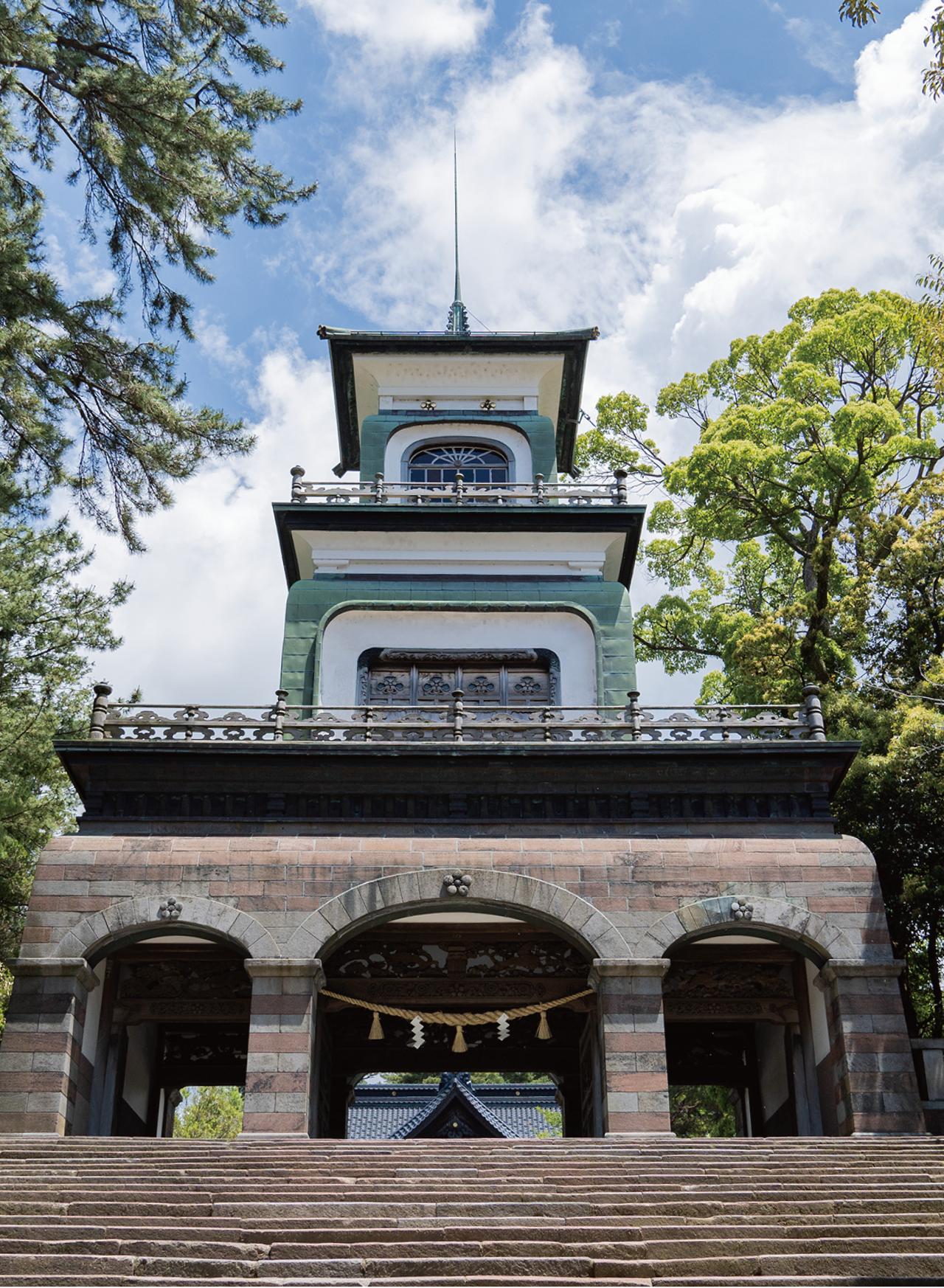 尾山神社・神門